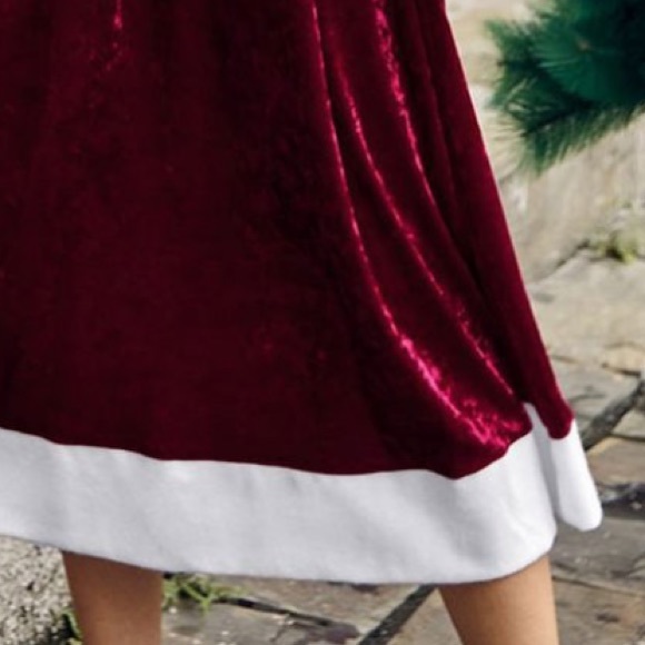 Velvet A-line dress with hooded cape - Picture 2 of 3